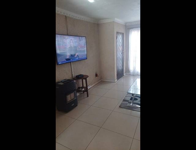 4 BEDROOM HOUSE FOR SALE IN MOSELEKE EAST